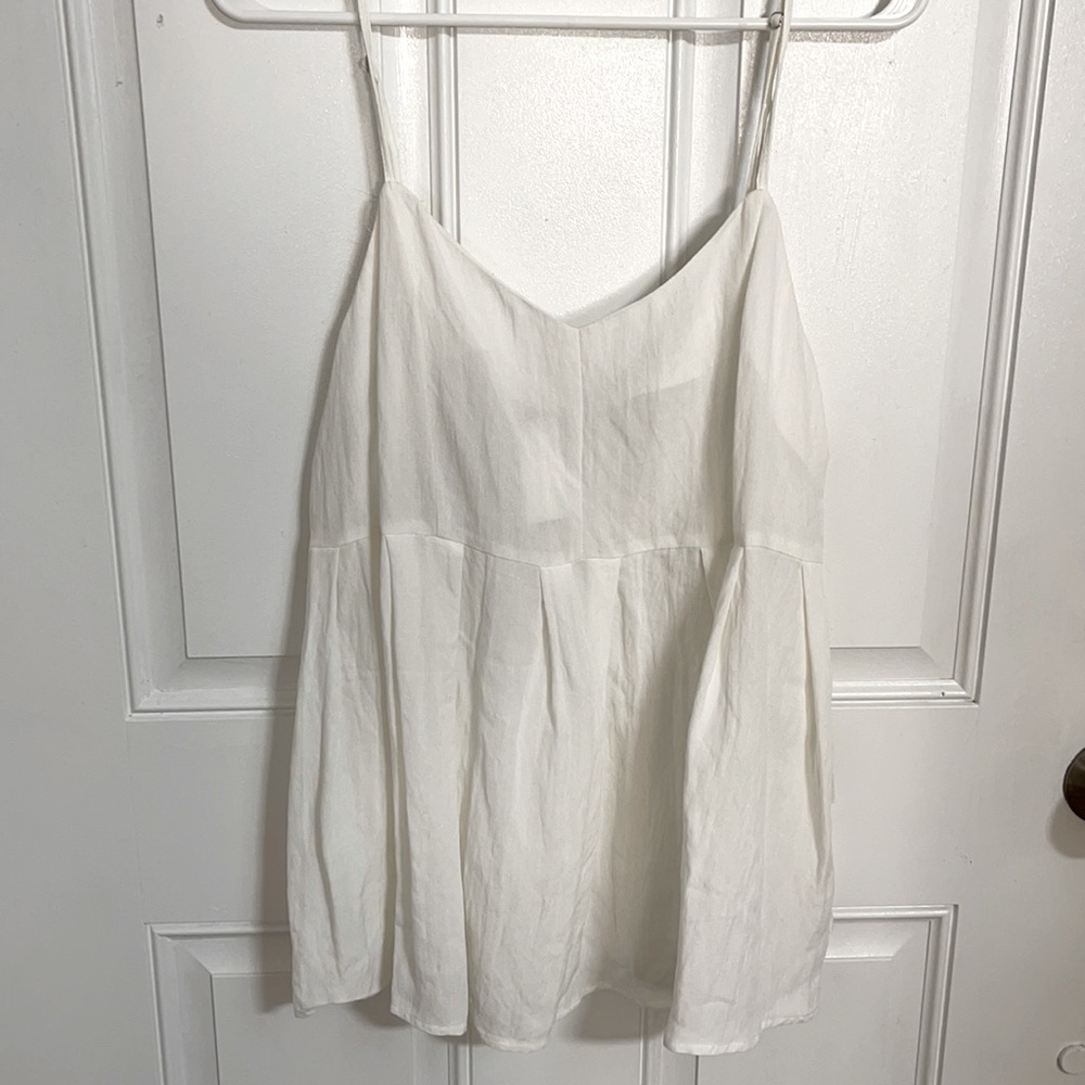 Light weight flowy white tank top! SO CUTE!